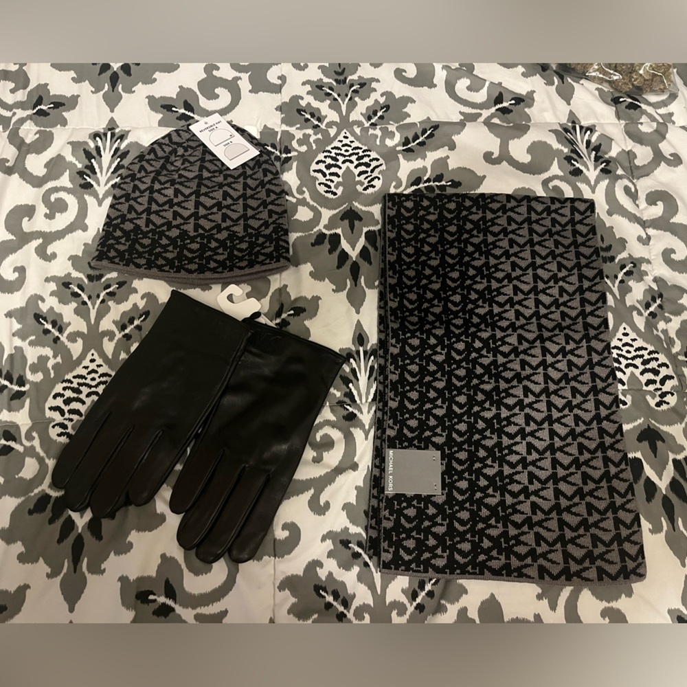 BRAND NEW MK HAT GLOVES AND SCARF